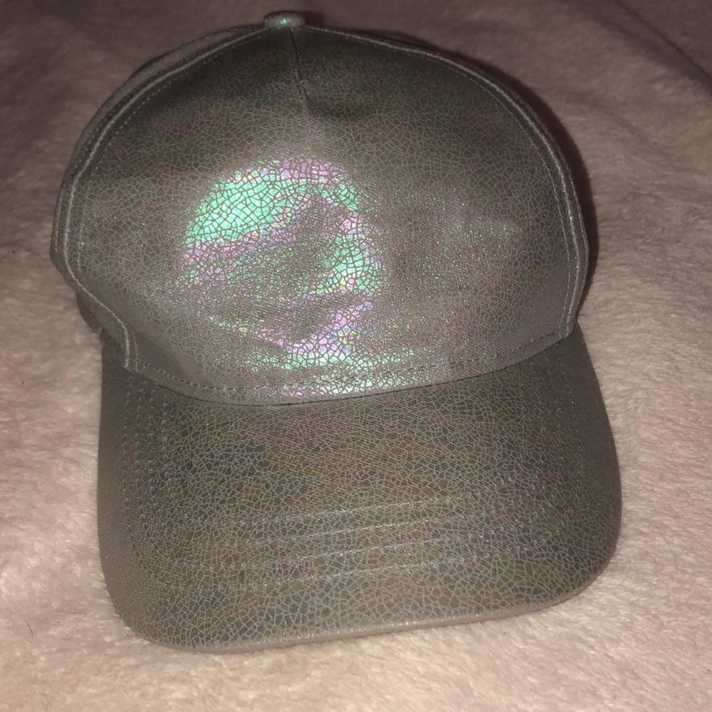 Holographic Hat